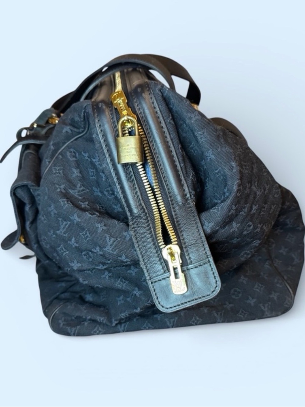 Louis Vuitton Blue Monogram Duffel Bag with Gold Hardware - Picture 5 of 9